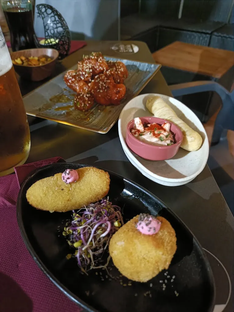 Isabel Bolós_Bola del Gat_Burjassot_review