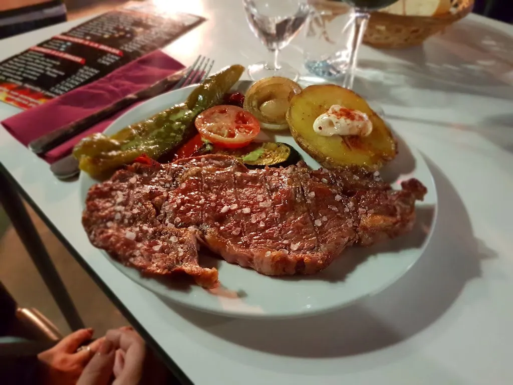 Kostia Scerbic_Lasmi, a la brasa_Burjassot_Bewertung