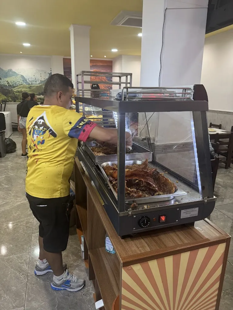 Joris Peels_LECHONA DEL ESPINAL D.J. BAR RESTAURANTE_Burjassot_recensione