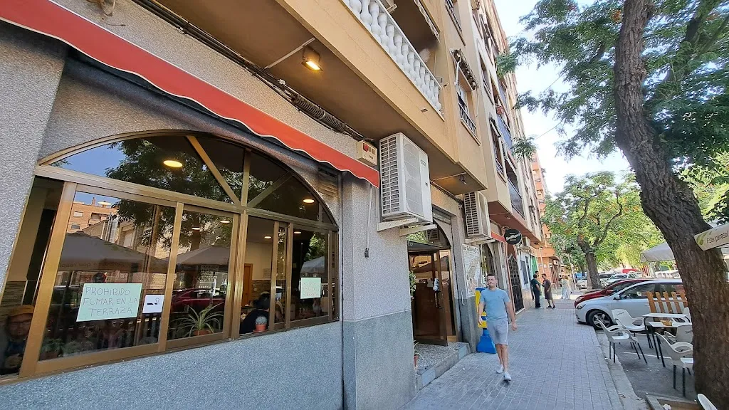 FERNANDO SALVADOR_Bar restaurante Gallardo 2_Burjassot_review