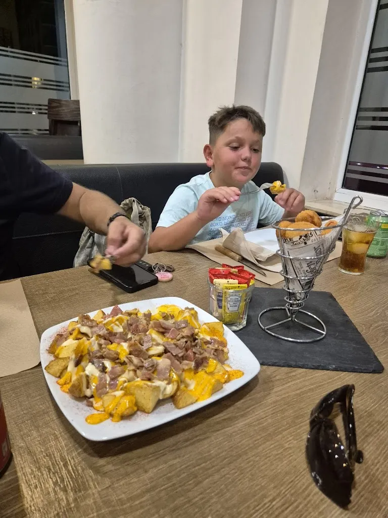 Silvia Martinez_Hamburguesería Salva Wings_Burriana_review