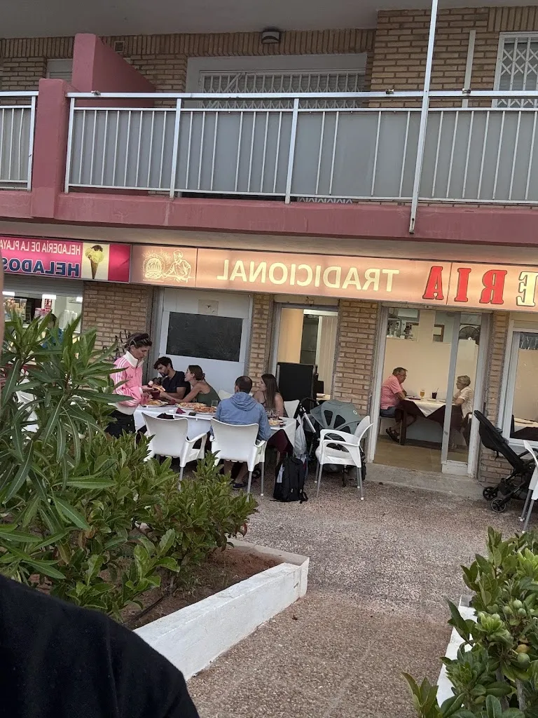 Pizzeria Tradicional Canet restaurant in Canet d'En Berenguer