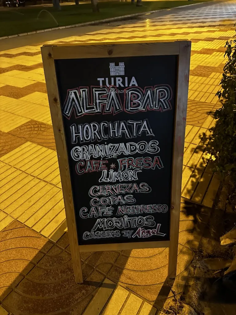 lili asenova_Alfa bar_Canet d'En Berenguer_review