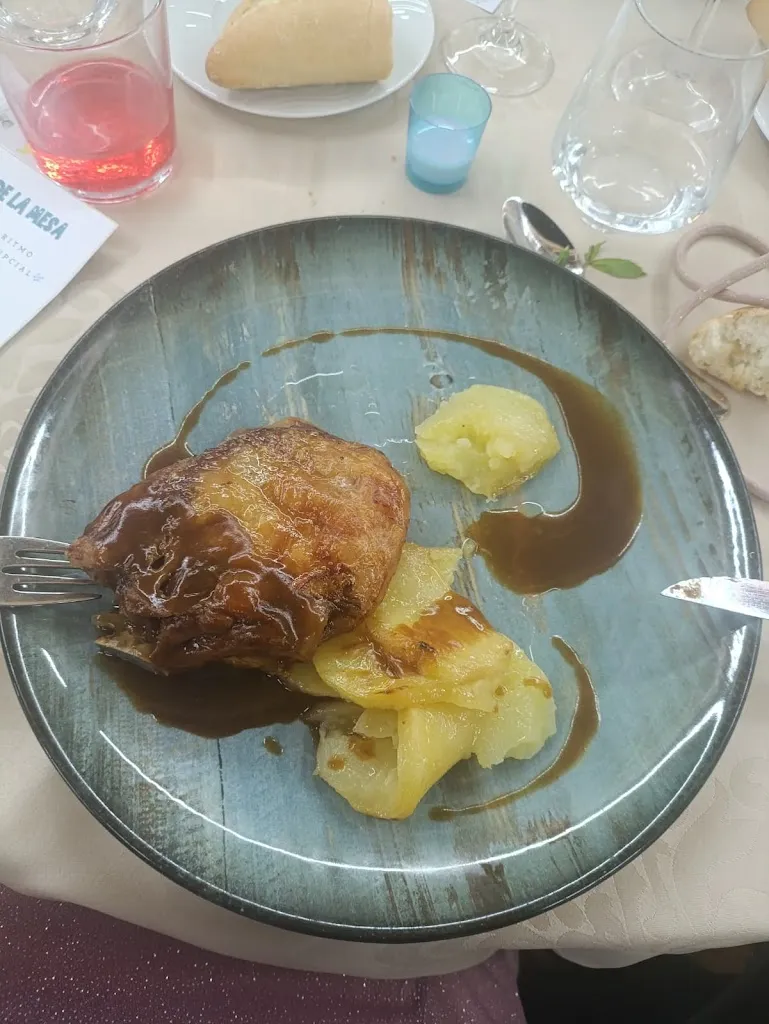 Laura Blondye_Castillo Bonavia Restaurante_Pedrola_review