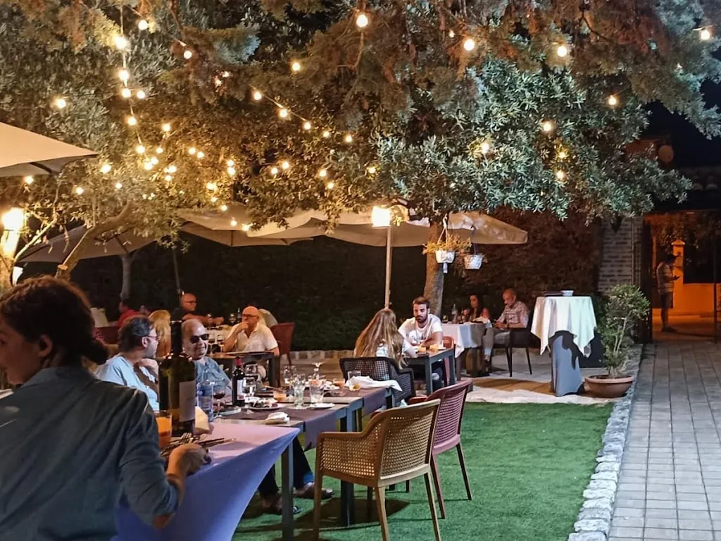 Restaurante El Jardín de la Abadía restaurant in Wamba