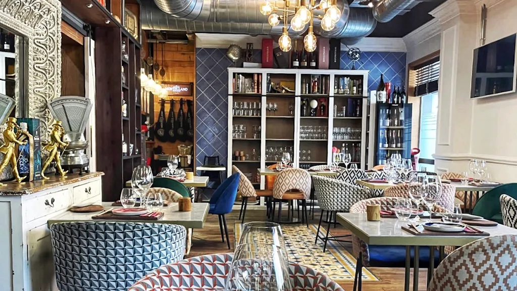 ATYPIKAL restaurant in Wamba