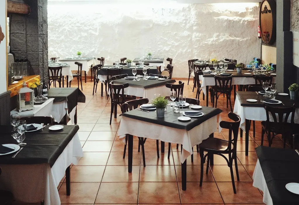 Caroba restaurant in Wamba