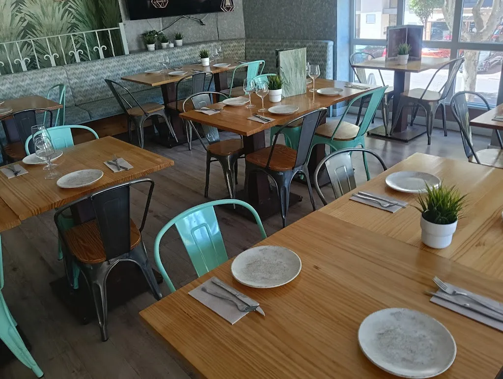 Miguelángel Barra y Mantel_Wamba_slider_image_3