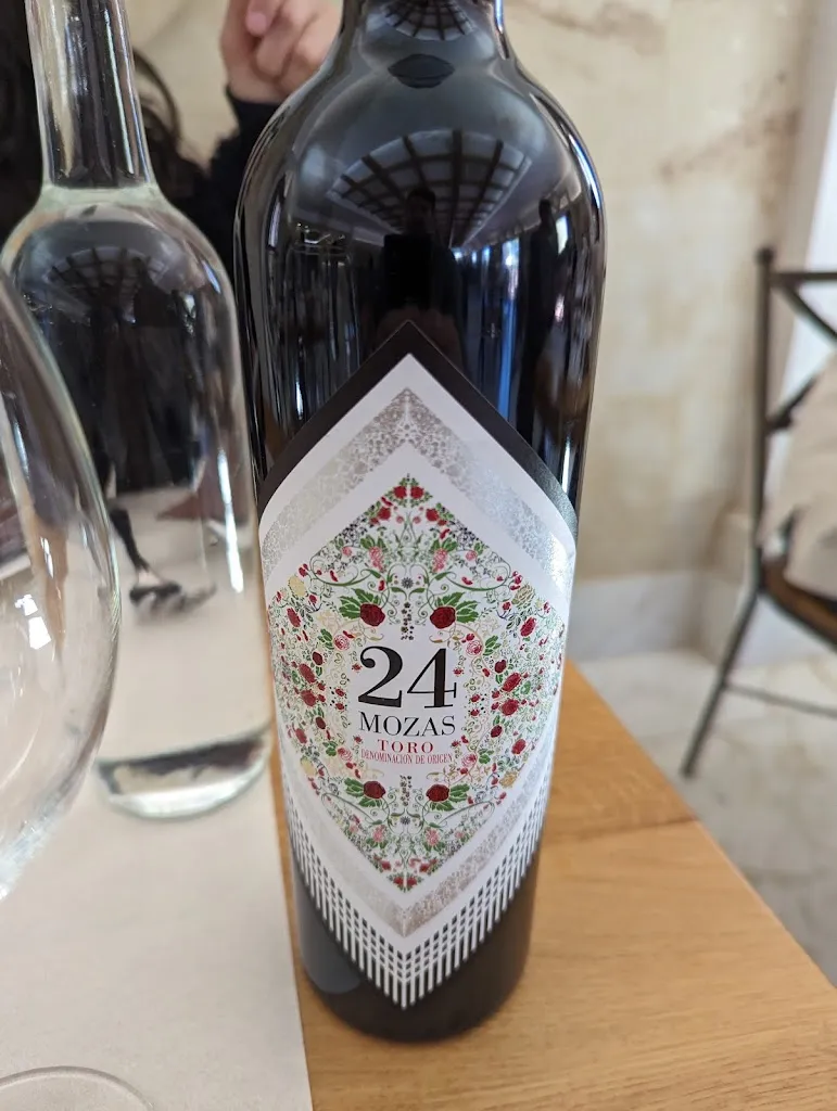 R E_Bodega y viñedos Divina Proporción S.L._Abezames_recensione