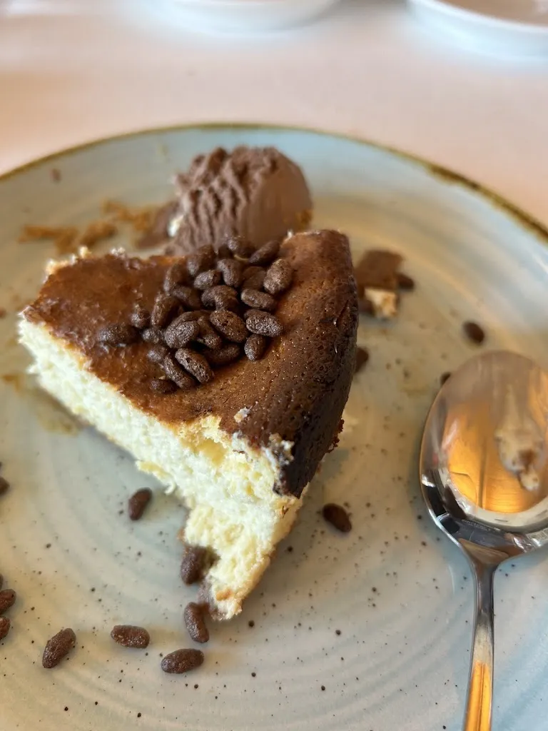 Ana Belinda Arenas García_LAGARONA FUEGO Y BRASAS_Abezames_review