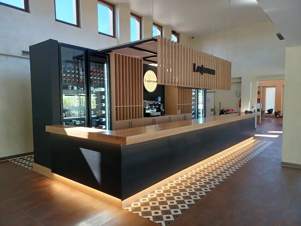 LAGARONA FUEGO Y BRASAS restaurant in Abezames