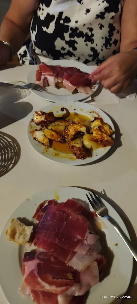 Raul Oscar Rodriguez Dominguez_BAR Terraza Souvenir_Alfaraz de Sayago_review