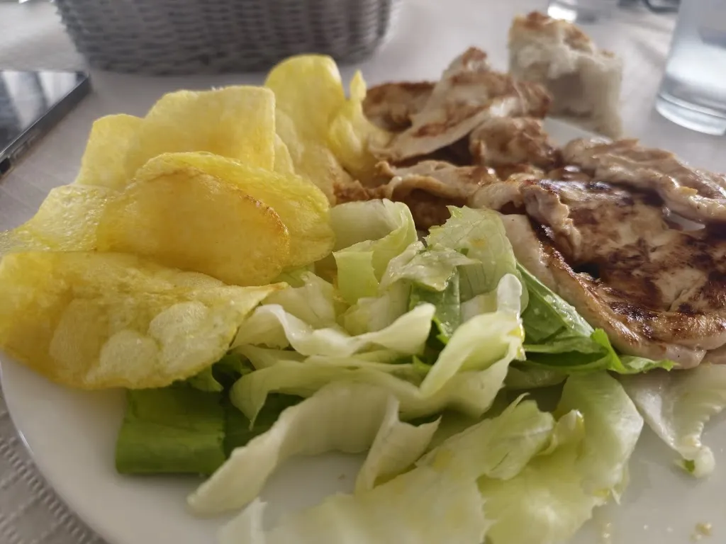 Mariano Aparicio_Cafetería Restaurante Victoria_Benegiles_review