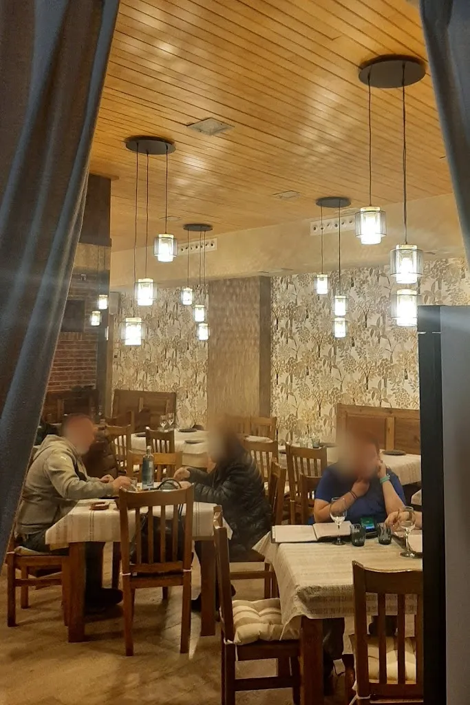 El Caminero MJ restaurant in Benavente