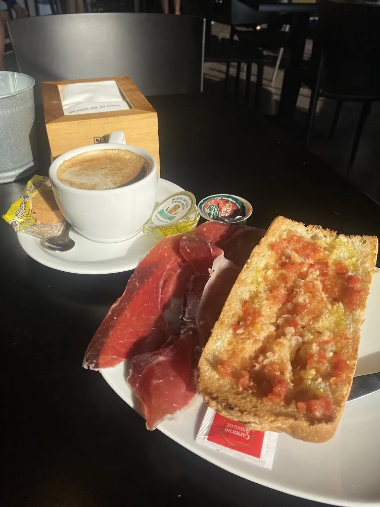 ADRIÁN GÓMEZ_Cafeteria restaurante_Camarzana de Tera_review