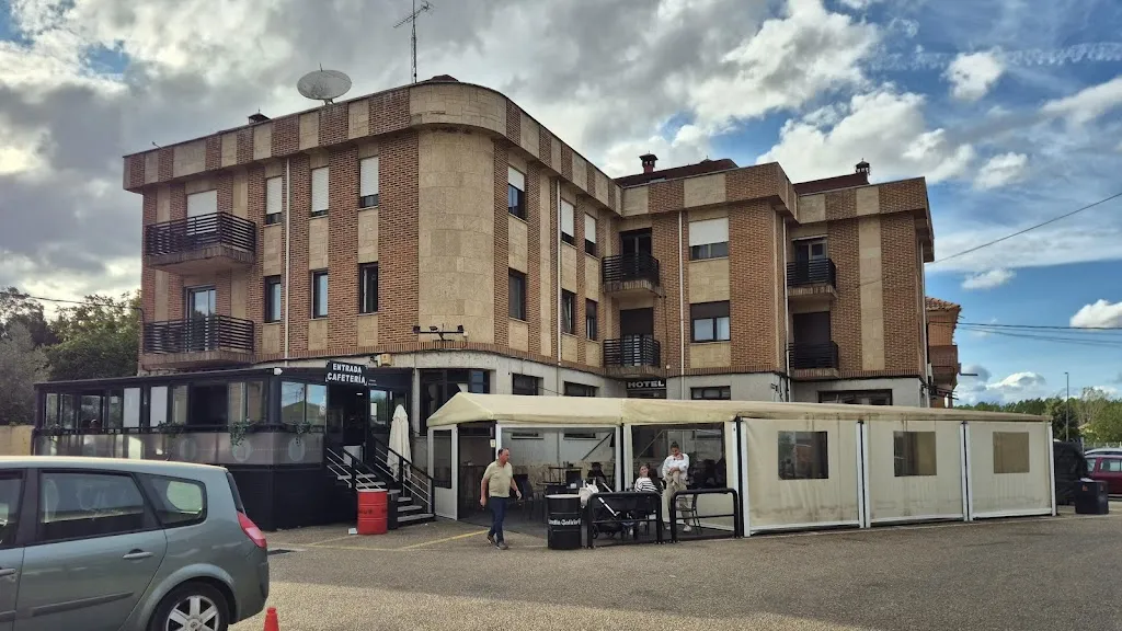 Raúl R._HOTEL RESTAURANTE JUAN MANUEL_Camarzana de Tera_review