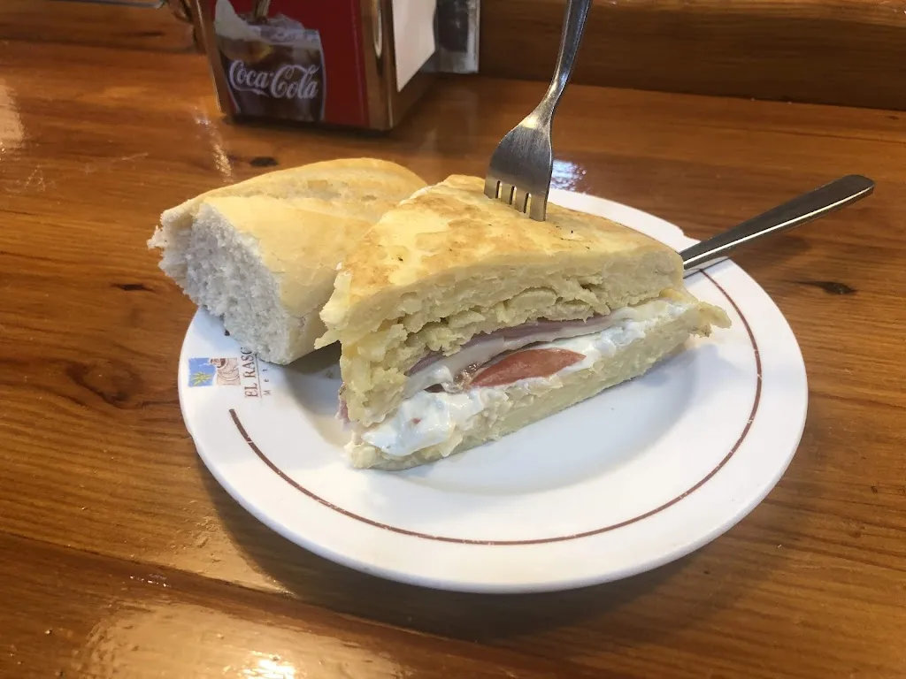 Oasis restaurant in Cotanes del Monte