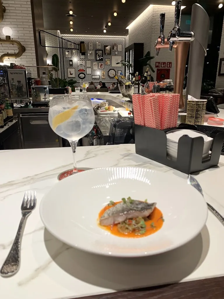 Brandon West_Escándalo Restaurante_Espadañedo_review