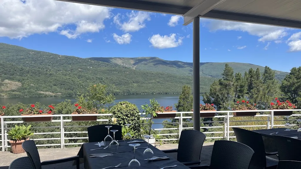 Bar/Restaurante Los Robles restaurant in Cobreros