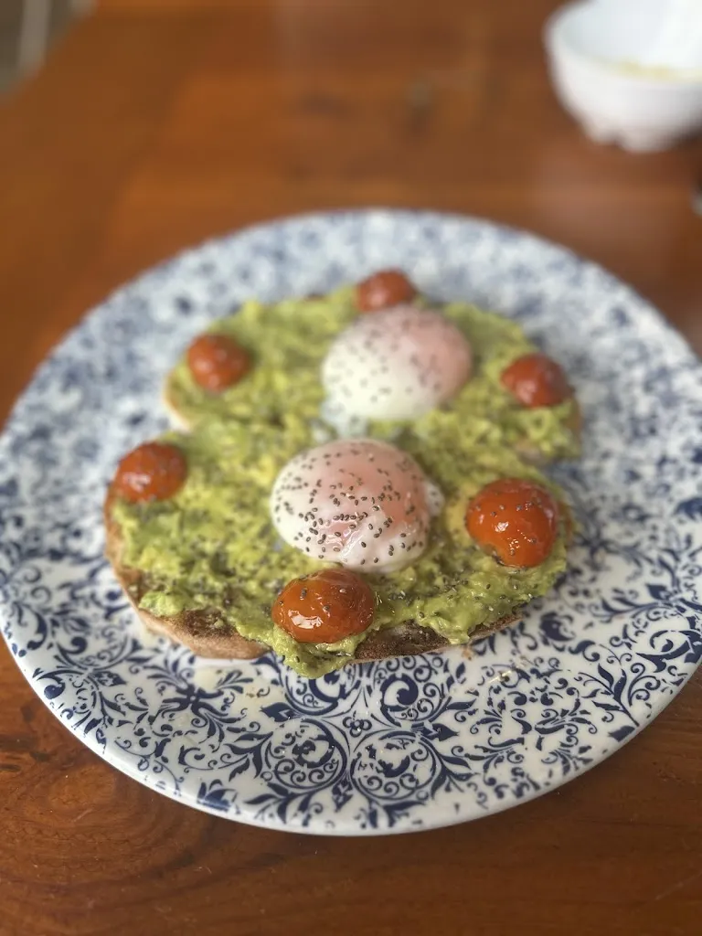 Donna Rosado_Frida_Fariza_review