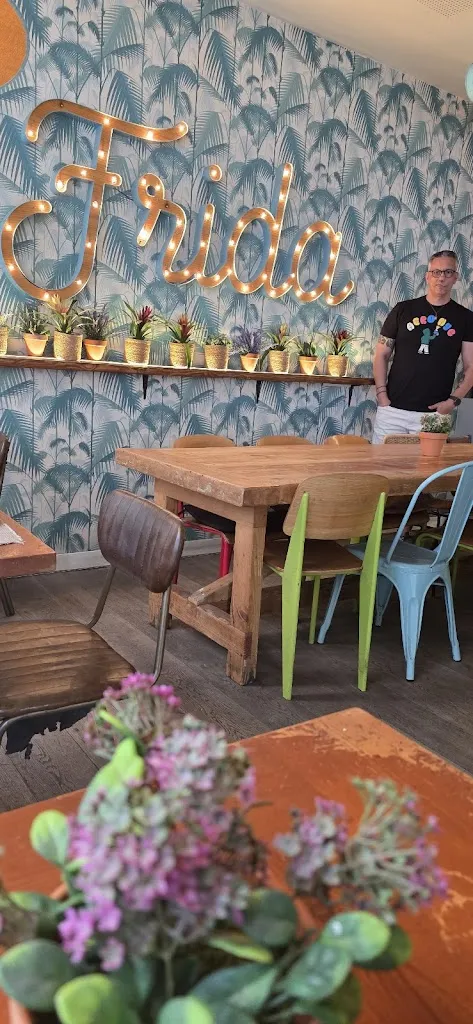 Frida_Fariza_slider_image_3