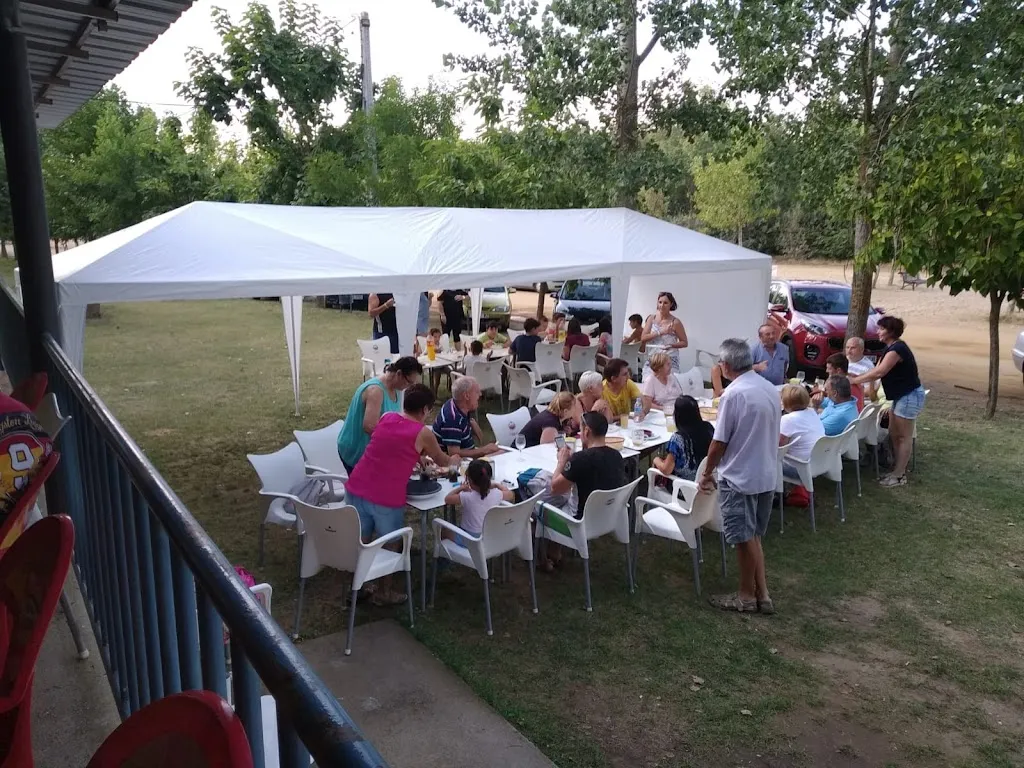 Bar El Rio Burganes restaurant in Friera de Valverde