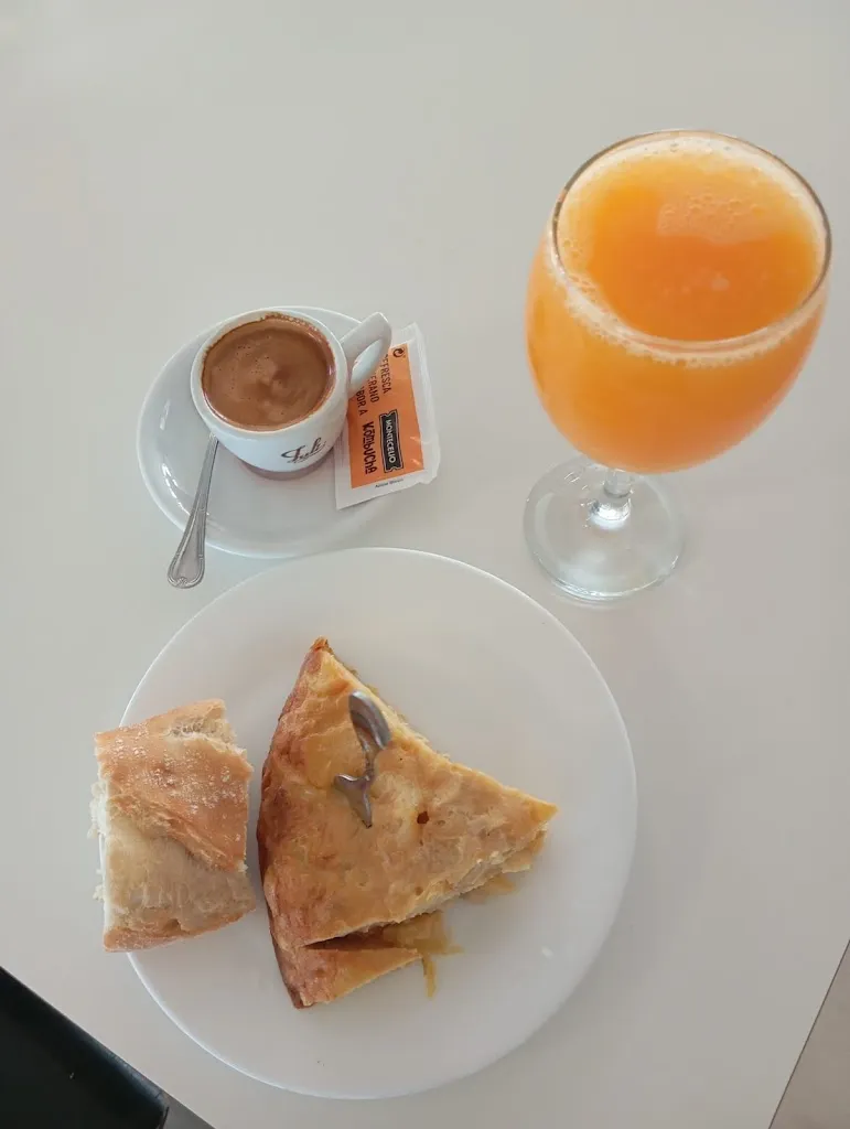 Elina Dlohi_Area de Servicio Repsol. La Granja_Granja de Moreruela_review