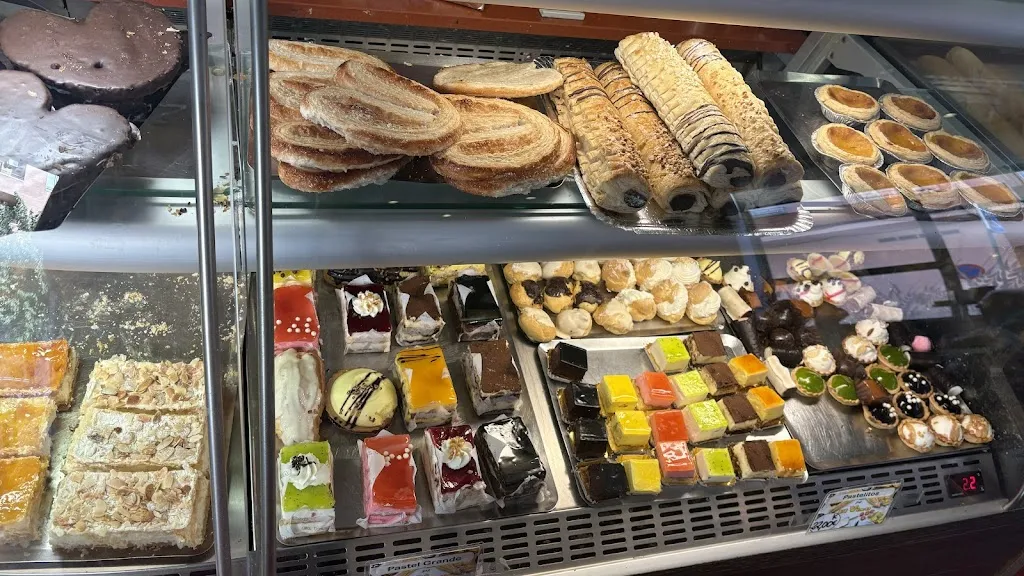 Adriana Maria_Local Bakery and Confectionery_Hiniesta La_review