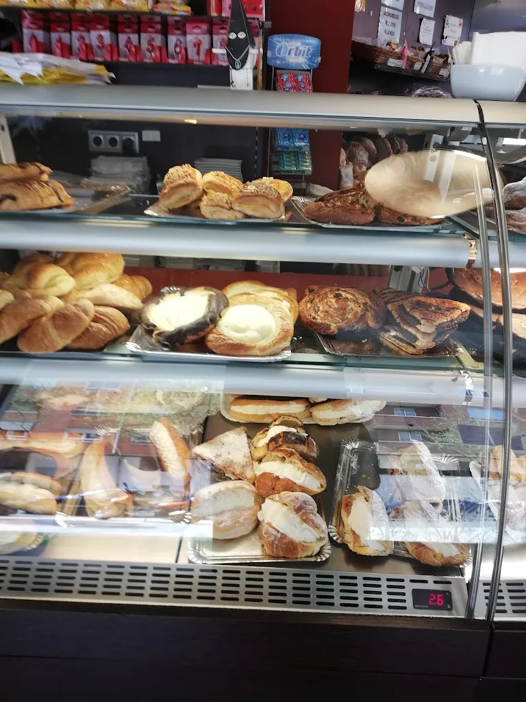 Yexfren Oria_Local Bakery and Confectionery_Hiniesta La_review