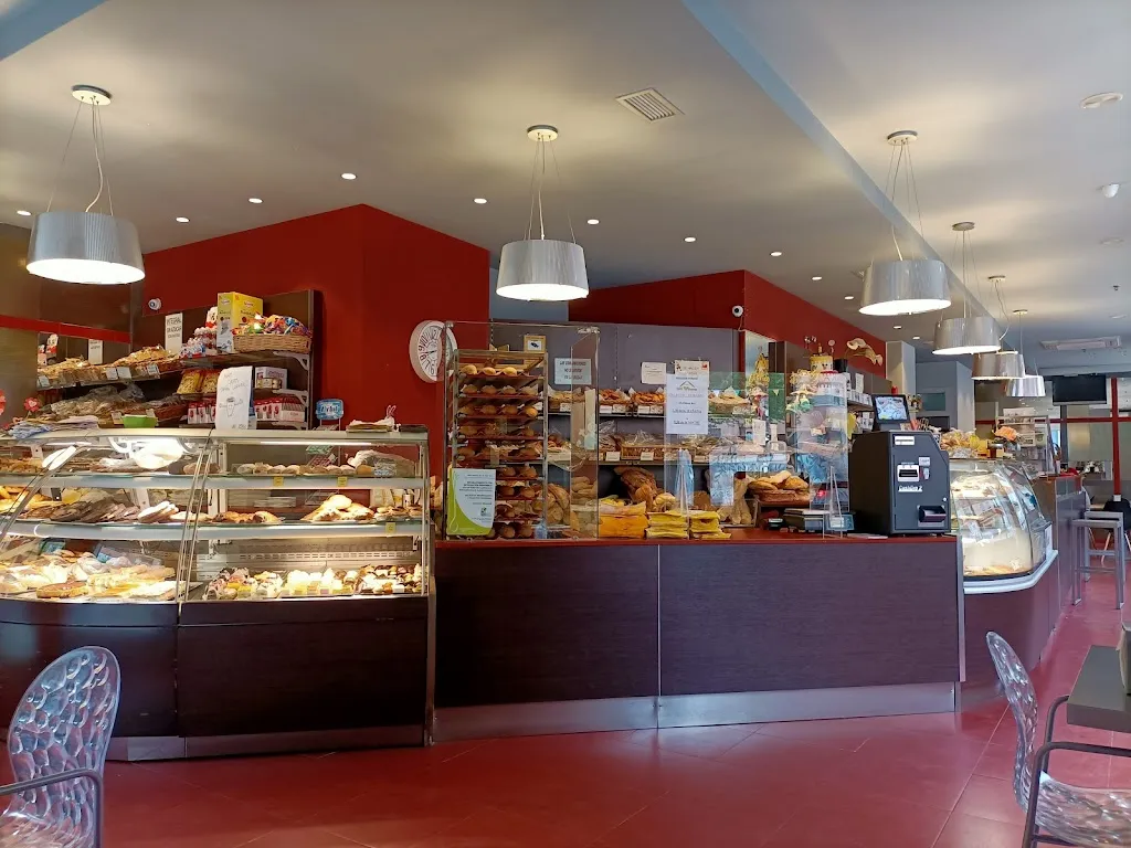 Local Bakery and Confectionery restaurant in Hiniesta La