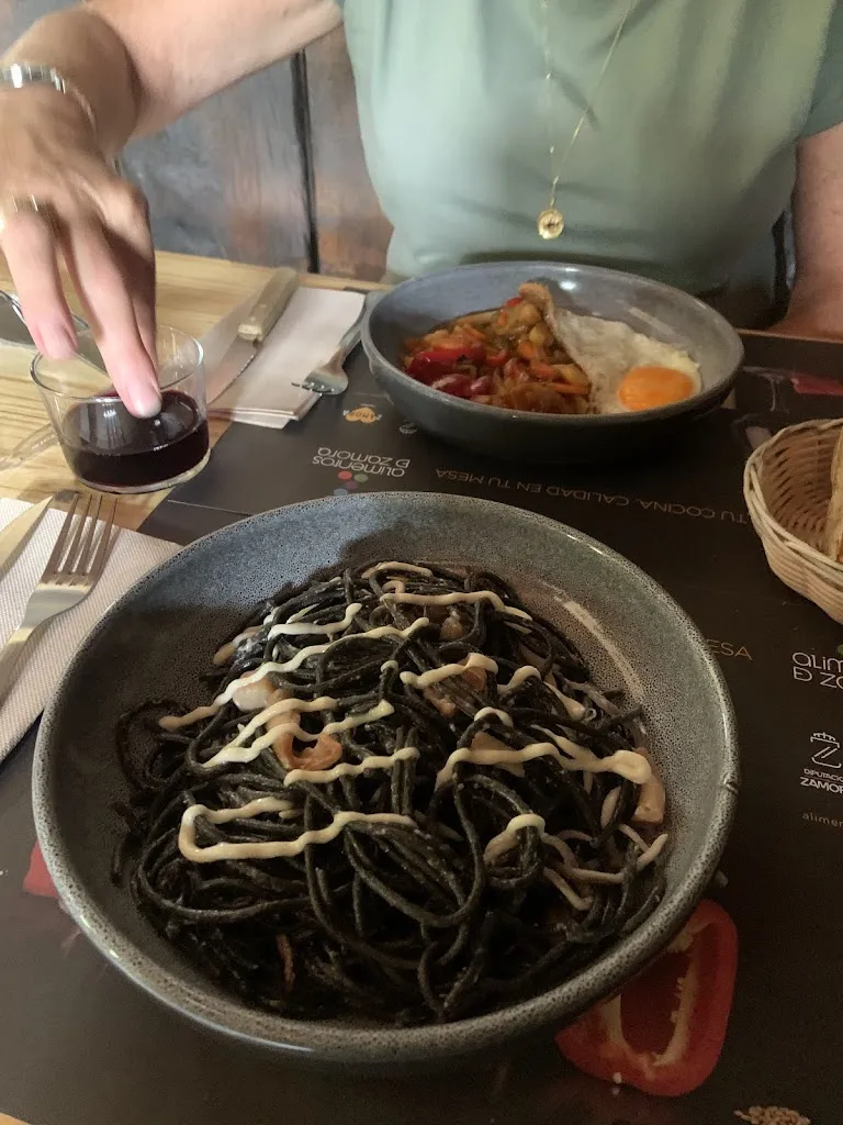 Robin Kellen_El Lobo Feroz_Manzanal de Arriba_review