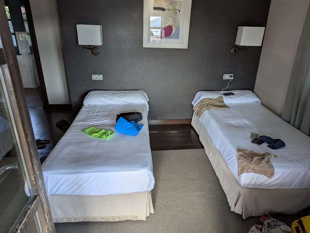 Humphrey F_Hospedería Mesón Leira Antiga_Cedeira_review