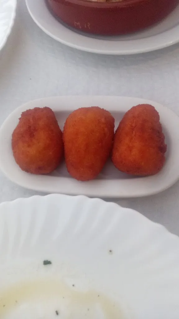 Alia (& Mascotas)_Bar Restaurante Mis Raíces_Milles de la Polvorosa_review