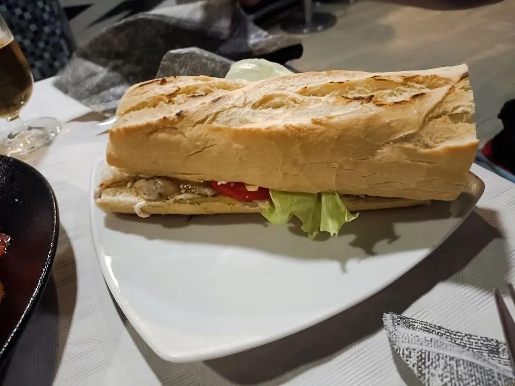 Montse Perez Martinez_bar where you always_Monfarracinos_Bewertung