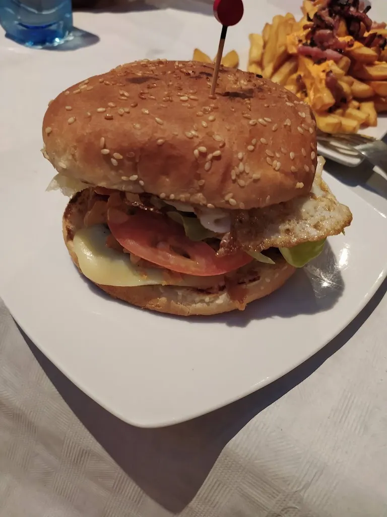 bar where you always_Monfarracinos_slider_image_3