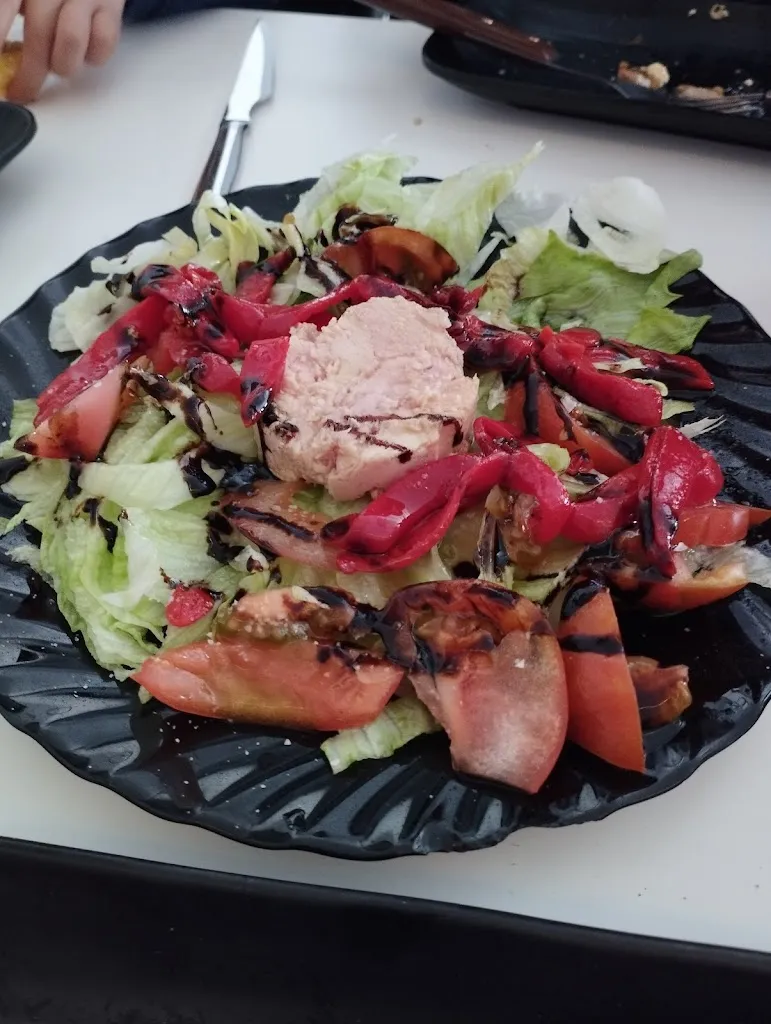 Pilar Martínez Gaude_Cafetería Pastelería El Destino_Mombuey_recensione