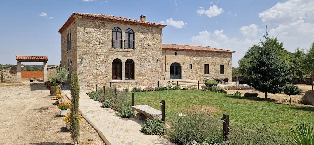 Carmen L_Centro de Turismo Rural Quinta Mallada_Moral de Sayago_avis