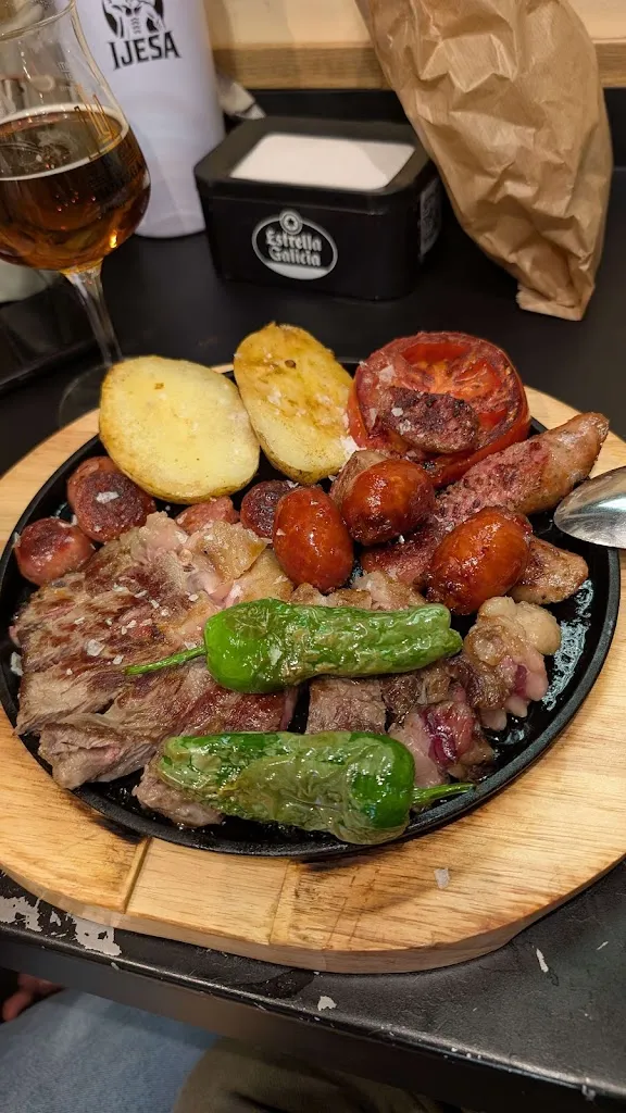 David Pham_Aquí, Galicia_Gallegos del Río_review