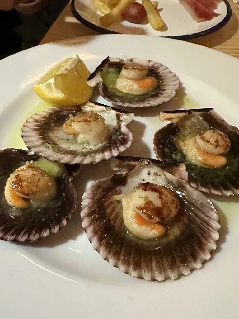 Gustavo Garcia_Aquí, Galicia_Gallegos del Río_review