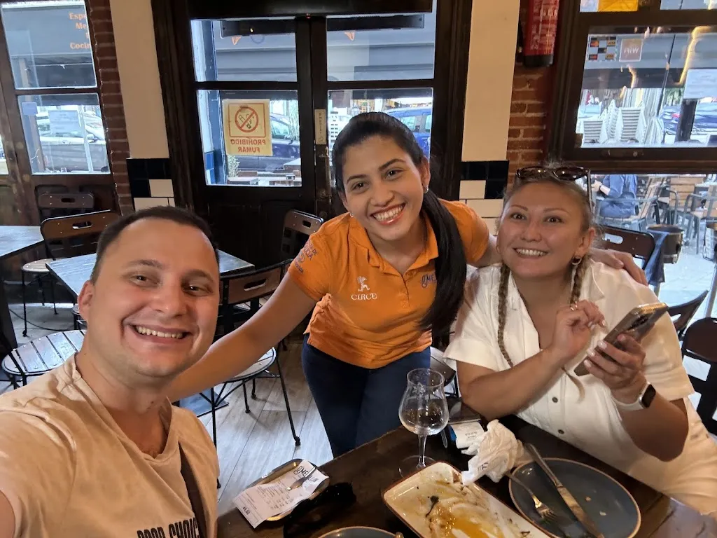 Alexey Cherkashin_Taberna del Mar con Denominación de Origen_Gallegos del Río_review