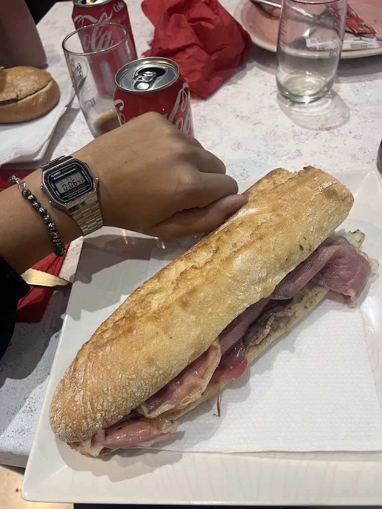 Hugo Andrés_Bar Polideportivo Municipal_Pedralba de la Pradería_review