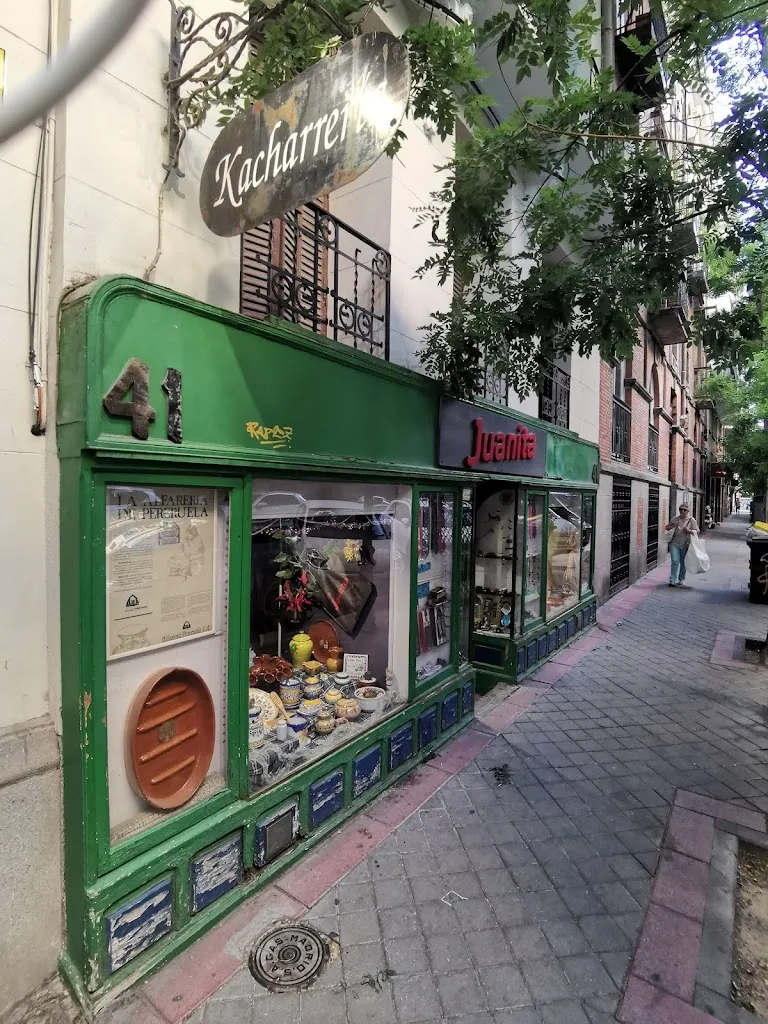 Álvaro Valderrábano Couso_Juanita - kacharros de barro  y cerámicas_Pereruela_review