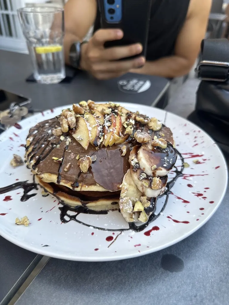 Kapoor Sabu_The Bee Pizzeria,_Pego El_review