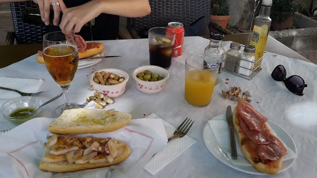 Štefan Horváth_CAFETERIA KARINA_Pego El_review