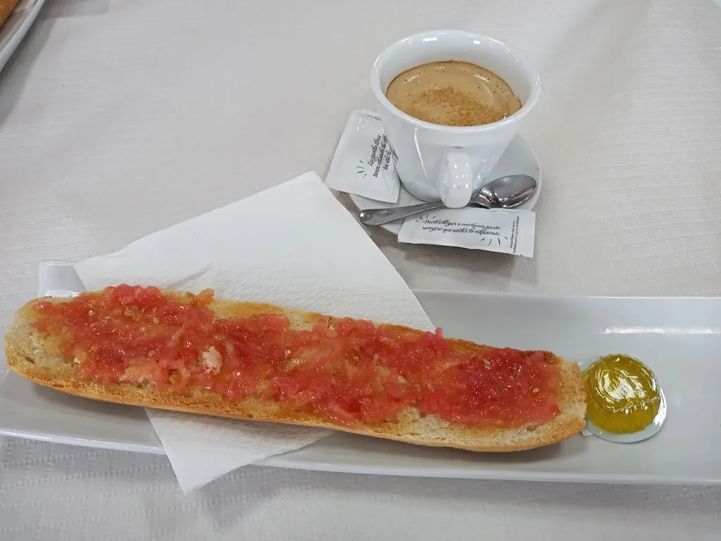 Lobat L_Tienda Coopego Coarval Restaurant_Pego El_review