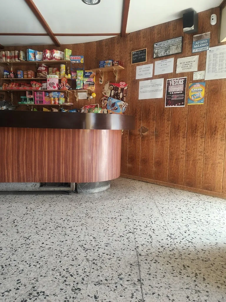 Heather Shuker_Bar Tienda Estanco Tejedelo_Requejo_review