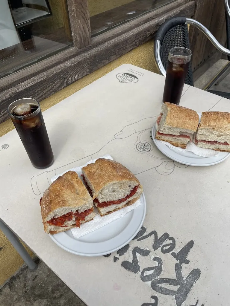 Belén Moreno Garrido_Bar Tienda Estanco Tejedelo_Requejo_review