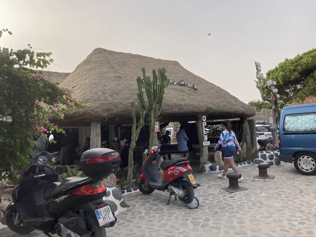 David Z_Las Dunas • Bar & Lounge_Samir de los Caños_review