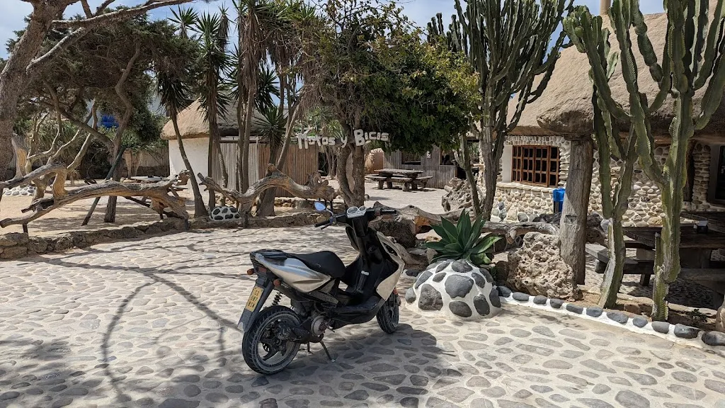 Andy Doublett_Las Dunas • Bar & Lounge_Samir de los Caños_review