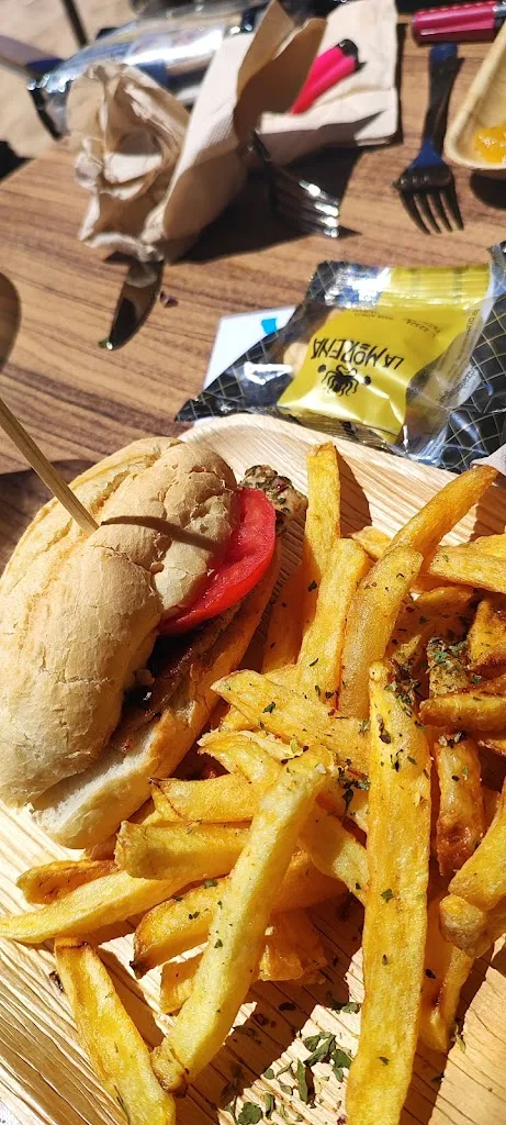 Cristina Domínguez Gordillo_Chiringuito La Morena_Samir de los Caños_review